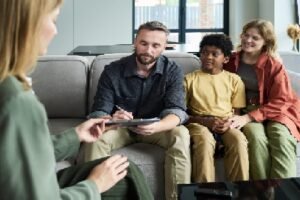 Family Therapy in Addiction Treatment to Rebuild Trust and Support