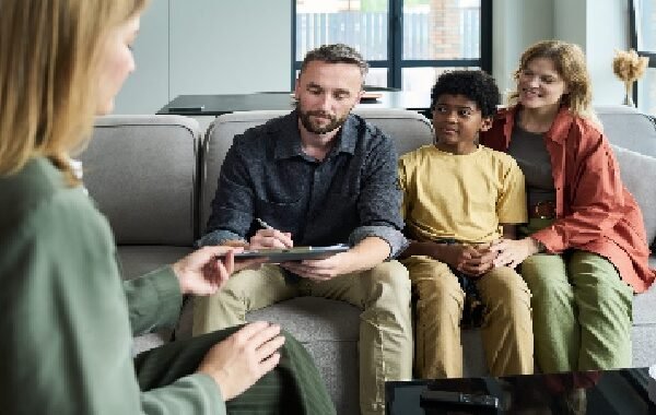 Family Therapy in Addiction Treatment to Rebuild Trust and Support