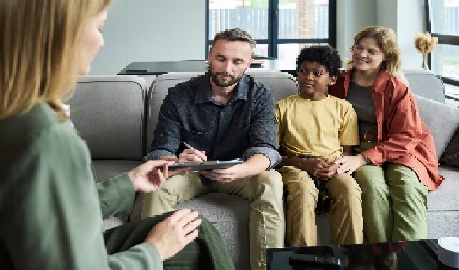 Family Therapy in Addiction Treatment to Rebuild Trust and Support